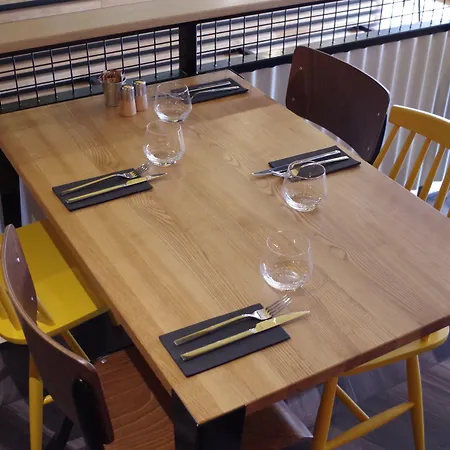 Logis Le Chêne Hotel