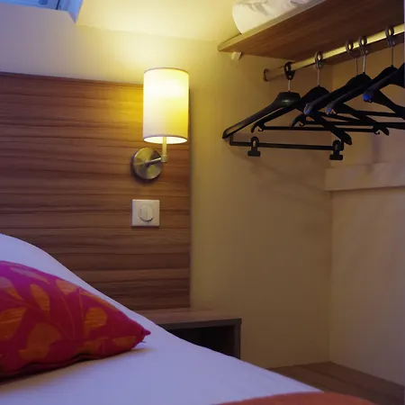 Logis Le Chene Hotel 2*