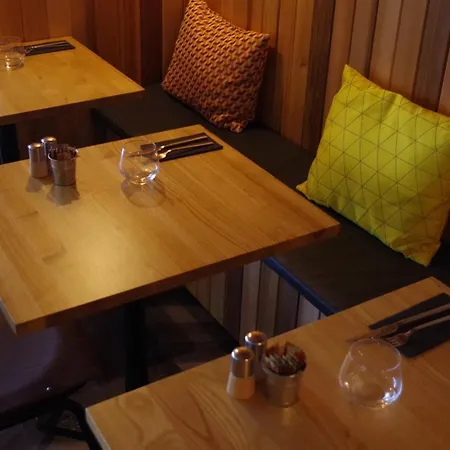 Hotel Logis Le Chêne 2*