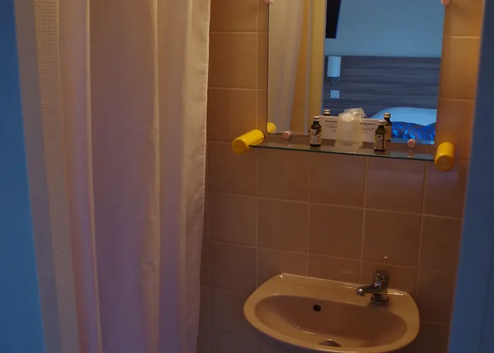 Logis Le Chêne Hotel