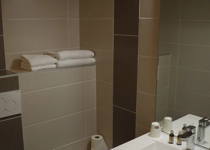 Logis Le Chêne Hotel