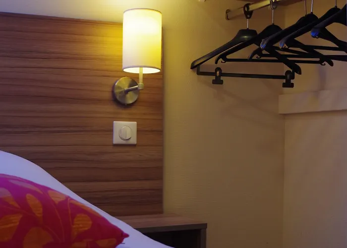 Logis Le Chêne Hotel 2*