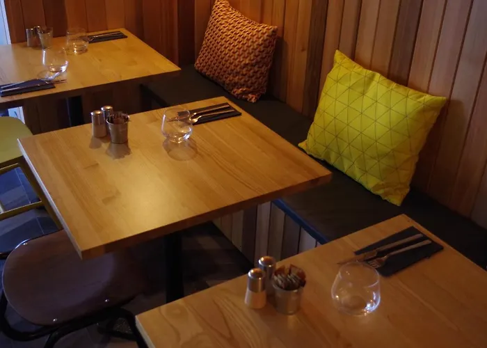 Hotel Logis Le Chêne 2*